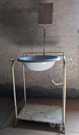 toeletta con catino antico