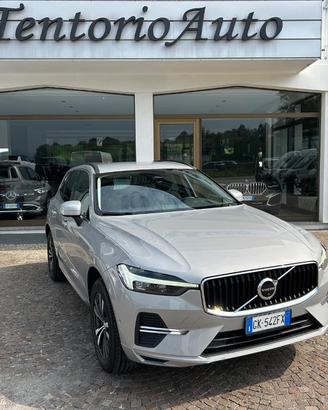 VOLVO XC60 B4 (d) AWD automatico MOMENTUM