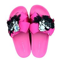 ZARA Sandali bassi con decorazioni.