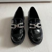 Mocassini in vernice nera Zara