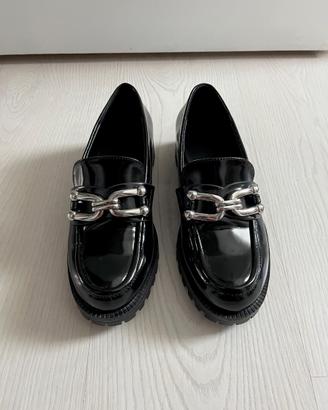 Mocassini in vernice nera Zara