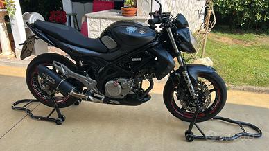 Moto suzuki gladius 650