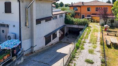MAGAZZINO A PUEGNAGO SUL GARDA