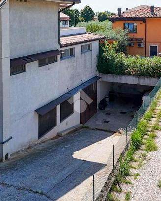MAGAZZINO A PUEGNAGO SUL GARDA