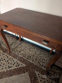 Tavolino con cassetto