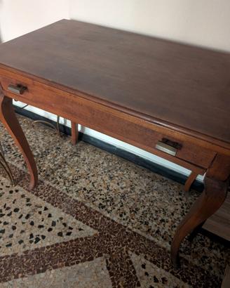 Tavolino con cassetto