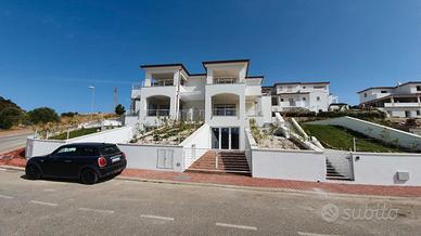 Trilocale elegante in centro Budoni con vista mare