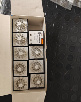 Relè finder 60.13.8.024.0040