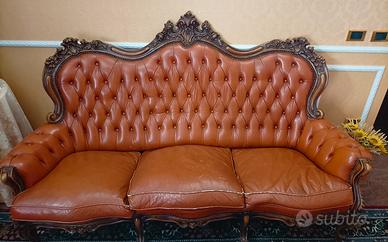 divano vintage in legno e vera pelle 