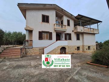 Villa Indipendente 10 vani 4 servizi giardino