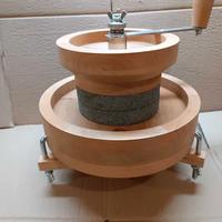 Mulino con macine in pietra nuovo