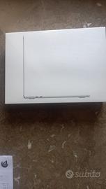 MacBook Air 13” chip M2 16gb SSD256gb