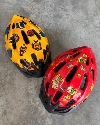 Due caschetti da bambino