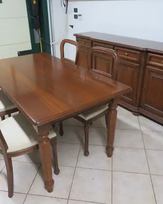 Mobili in legno Sala da pranzo + credenza + sedie