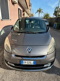 Renault 1.5 dCi 105cv – 7 Posti – Full Optional
