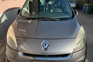 Renault 1.5 dCi 105cv – 7 Posti – Full Optional