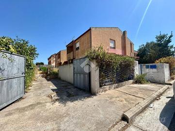 VILLA A SCHIERA A CAPOTERRA