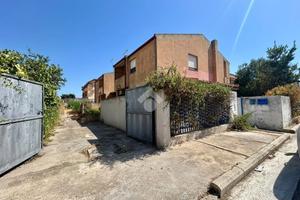 VILLA A SCHIERA A CAPOTERRA