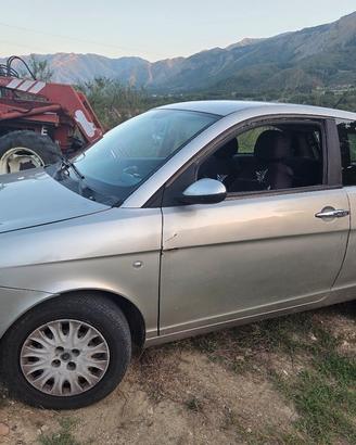lancia ypsilon 
