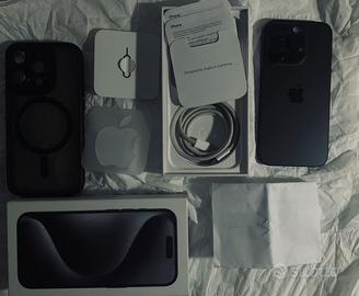 APPLE IPHONE 15 PRO praticamente NUOVO completo
