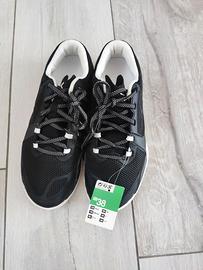 Scarpe da ginnastica nuove
