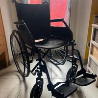 Carrozzina per persone con disabilità