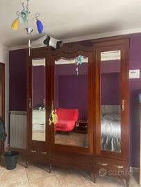 Armadio in legno stile classico