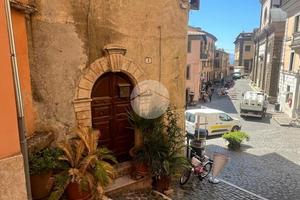 6 LOCALI A PALIANO