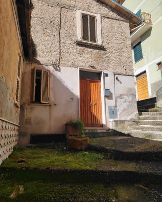 Casa indipendente - Rosciolo dei Marsi (AQ)