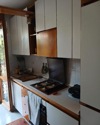 cucina completa di elettrodomestici 