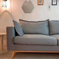 Divano in tessuto grigio scandinavo