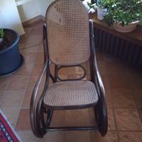 Sedia a dondolo stile Thonet