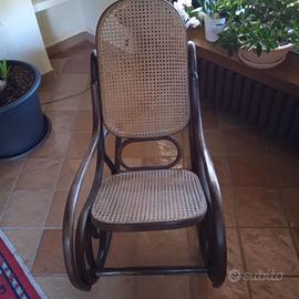 Sedia a dondolo stile Thonet