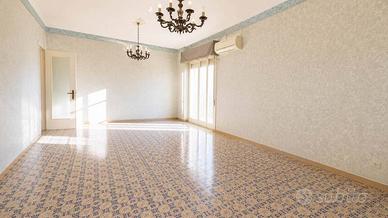 Appartamento di 130 m² con più di 5 locali e box a