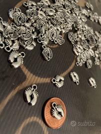 Charm piedini argento tibetano nascita