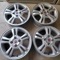 Cerchi in lega da 15 pollici Fiat grande punto