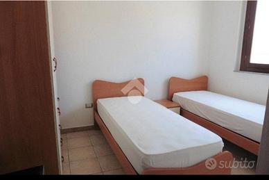 letti singoli con comodino 