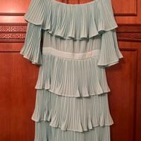 Vestito a spalle scoperte elegante