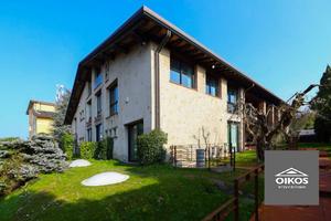 Appartamento di 90 m² con 3 locali e box auto a De