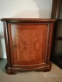 Credenza in noce con vetrina e mobile