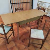 tavolo con sedie 