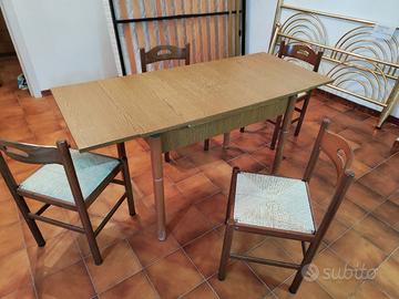 tavolo con sedie 