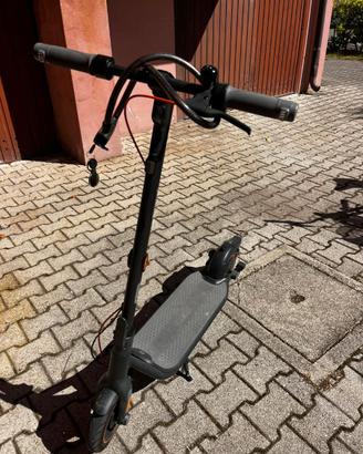 Monopattino Elettrico Ninebot Segway KickScooter