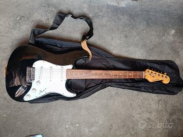 Chitarra elettrica Maxine, stile stratocaster