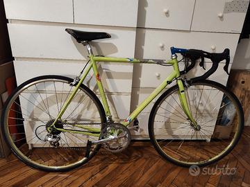 Bico da corsa Pinarello Sestriere