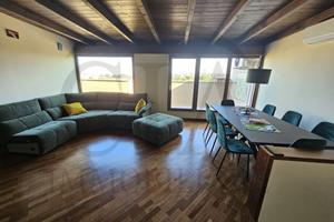 Elegante e panoramico su due livelli