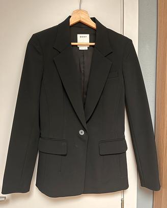 Blazer DKNY nero strutturato , avvitato ed elega
