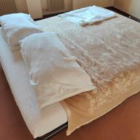 materasso matrimoniale e cuscini