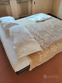 materasso matrimoniale e cuscini
