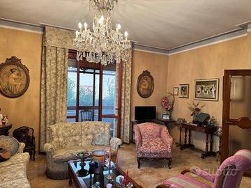 Appartamento di 190 m² con 5 locali a Seregno